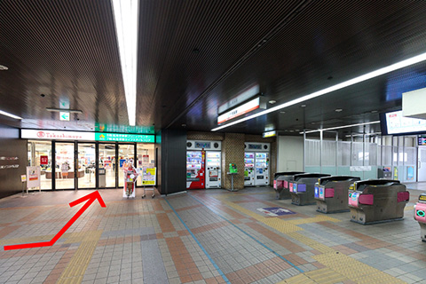 北出口から、堺タカシマヤ(3階)へ